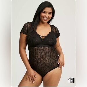 🆕 Torrid Lace Short Sleeve Bodysuit size 1